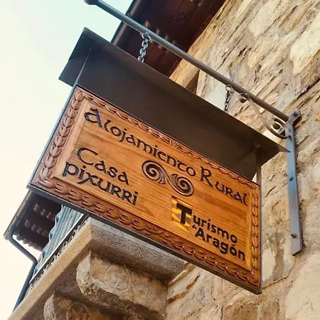 Casa Pixurri En Compuesta De 5 Turisticos En Casona Pirenaica Apartamento