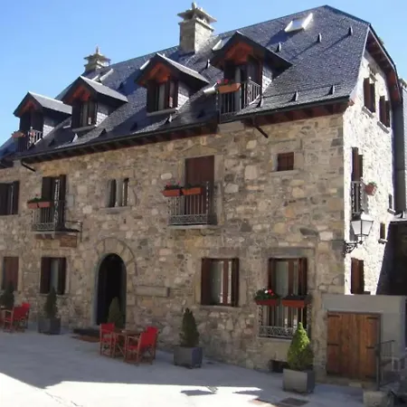Casa Pixurri En Compuesta De 5 Turisticos En Casona Pirenaica Apartamento