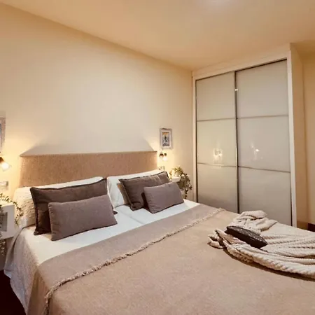 Casa Pixurri En Compuesta De 5 Turisticos En Casona Pirenaica