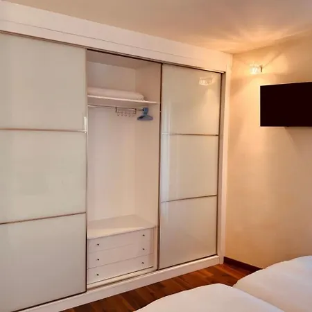 Casa Pixurri En Compuesta De 5 Turisticos En Casona Pirenaica Apartamento