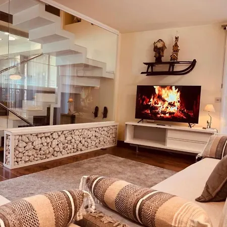 Casa Pixurri En Compuesta De 5 Turisticos En Casona Pirenaica Apartamento