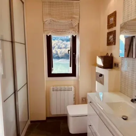 Casa Pixurri En Compuesta De 5 Turisticos En Casona Pirenaica * Lanuza
