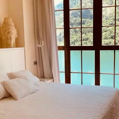 Casa Pixurri En Compuesta De 5 Turisticos En Casona Pirenaica * Lanuza