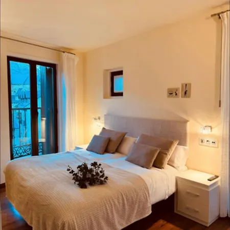 Casa Pixurri En Compuesta De 5 Turisticos En Casona Pirenaica *