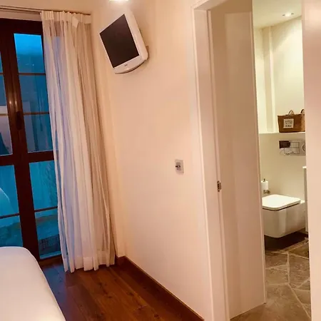 Casa Pixurri En Compuesta De 5 Turisticos En Casona Pirenaica Apartamento